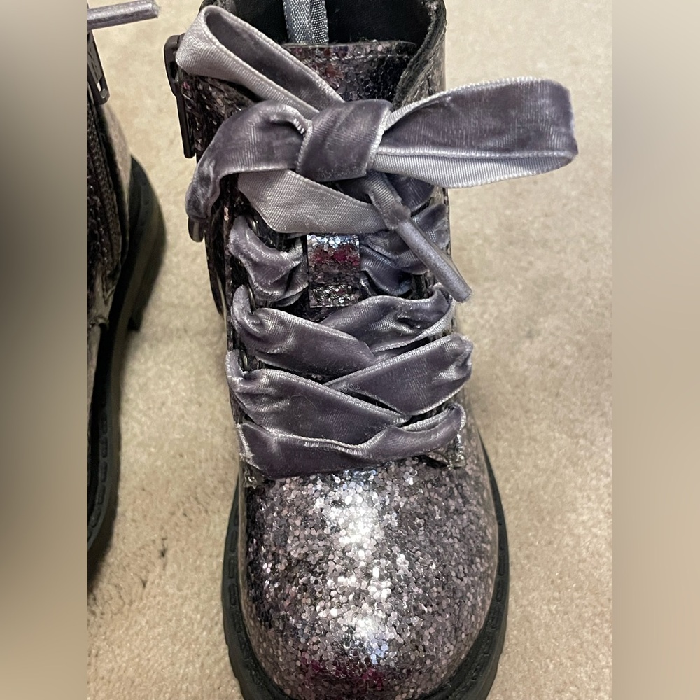 Old Navy Silver Glitter Toddler Girl Combat Boots with Velvet Ribbon Laces 6T - Picture 6 of 7